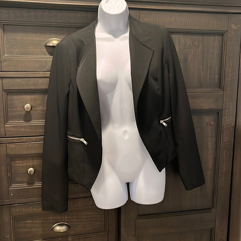 Forever 21 women black blazer L open front blazer EUC super cute for office wear